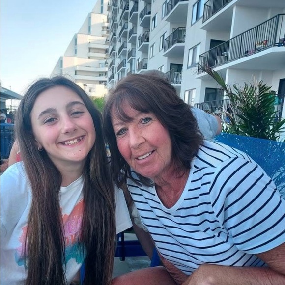 Meet your Posher, Lisa - Picture 2 of 2